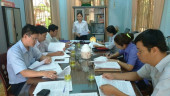 Đoàn kiểm tra của Ban Thường vụ Thị ủy Phước Long tiến hành kiểm tra chuyên đề năm 2015 đối với Chi bộ Thanh tra thị xã Phước Long.