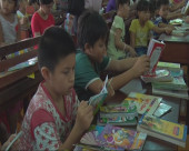 Trao tặng trên 2.000 bản sách cho bà con, nhân dân khu phố 3 phường Long Thủy, thị xã Phước Long.