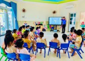 Trường mẫu giáo Sao Mai, phường Long Phước giúp trẻ làm quen với ngoại ngữ (tiếng Anh)