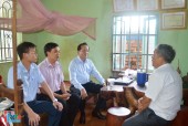 Phó bí thư, Chủ tịch UBND thị xã Phước Long Nguyễn Ngọc Công thăm, tặng quà thương binh, vợ liệt sĩ