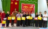 Đoàn đoàn biểu Quốc hội tỉnh Bình Phước thăm, tặng quà tại thị xã Phước Long