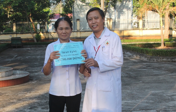 Trung tâm y tế thị xã Phước Long phát động đợt ủng hộ “vì người nghèo” tại Trung tâm.