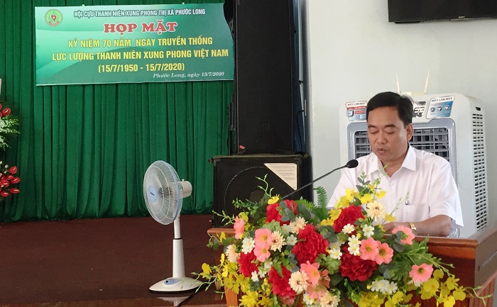 Đồng chí Nguyễn Văn Dũng – TUV, Phó Chủ tịch UBND thị xã phát biểu chúc mừng tại buổi họp mặt