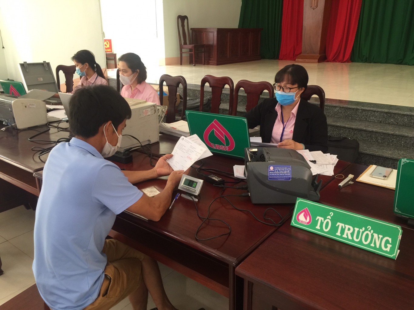Hội nông dân thị xã Phước Long phối hợp với Phòng giao dịch Ngân hàng Chính sách Xã hội thị xã Phước Long thực hiện tốt nguồn vốn tín dụng  chính sách góp phần đẩy lùi tín dụng đen